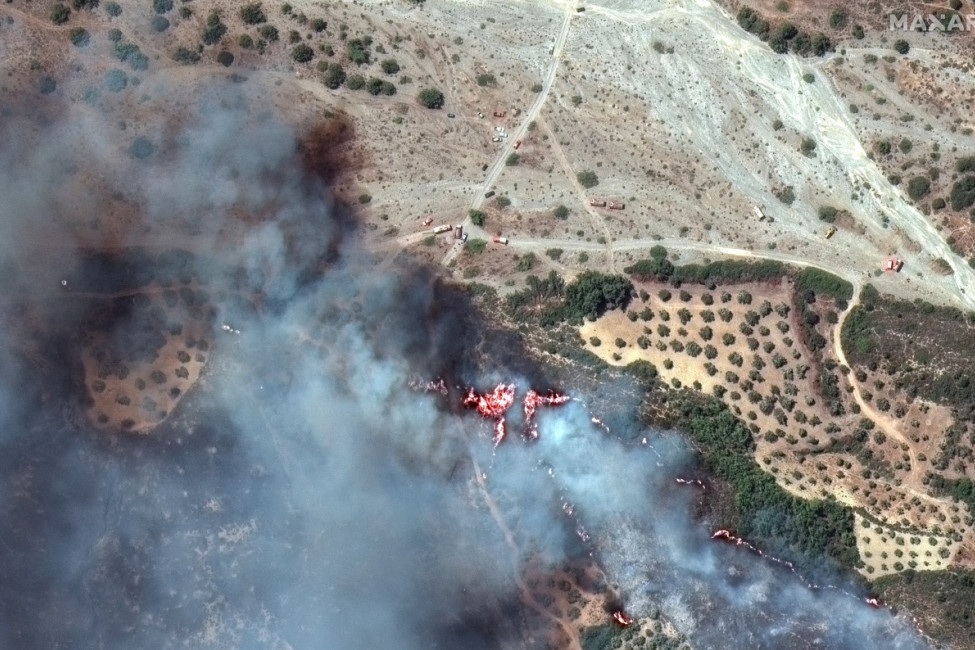 Snimci satelita i dronova pokazuju razmere požara u Grčkoj: Tužni prizori sa Rodosa (VIDEO)