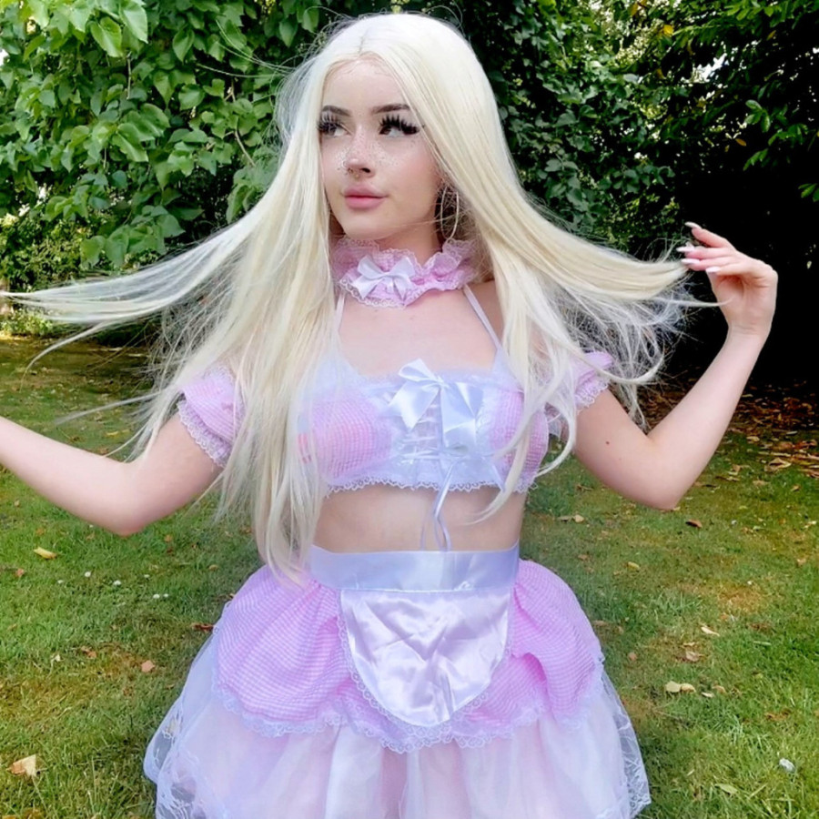 Ima 100 barbika i nosi samo roze: Mislim da me muškarci zbog toga izbegavaju