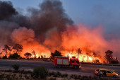 Izbio šumski požar u Turskoj: Zapalilo se vozilo natovareno slamom, vatrogasne ekipe na terenu