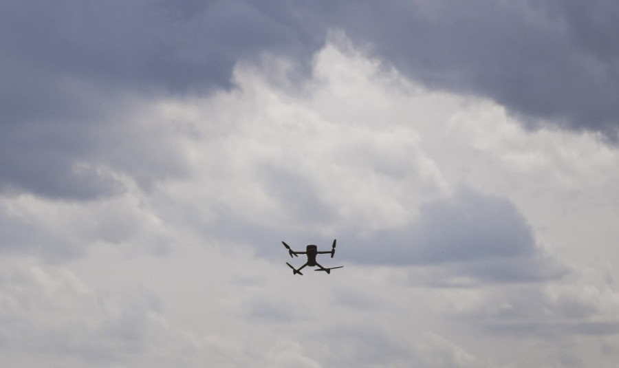 Od špijunaže do vanzemaljaca! Misteriozni dronovi izazvali pometnju u SAD, morali su da zatvore vazdušni prostor (VIDEO)