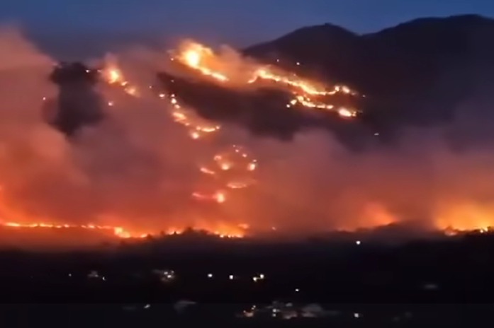 Drama u Hrvatskoj! Požar preti kućama kod Dubrovnika, kanaderi prizemljeni zbog vetra, čule se i detonacije mina (VIDEO)