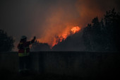Dramatično i u Portugaliji! S požarom se bori 600 vatrogasaca, meštani se snalaze kako znaju i umeju (FOTO/VIDEO)
