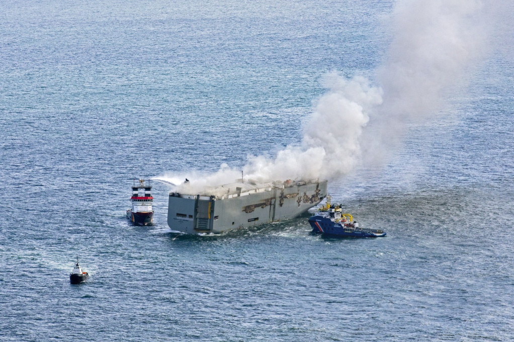 Britanski teretni brod pogođen projektilom kod Jemena?