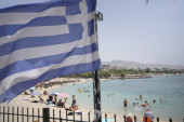 Od ove godine više mesta na grčkim plažama za peškir i sopstveni suncobran, ali zato plaćamo skuplje taksu i putarinu