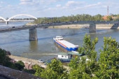 Drama u Novom Sadu: Barža iz Slovačke dva puta udarila u most Duga, policija zatvorila prelaz (FOTO)