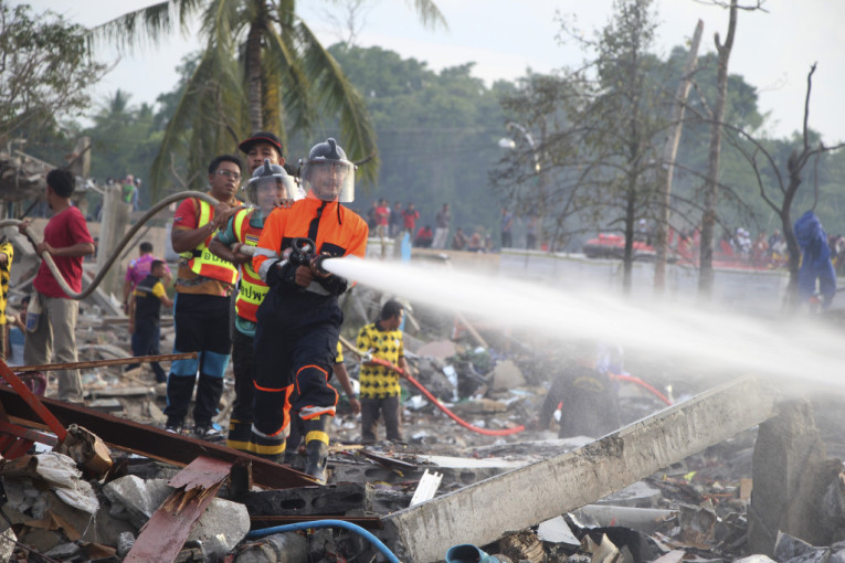 Velika tragedija na Tajlandu: U eksploziji u skladištu vatrometa poginulo 10 ljudi, preko 100 povređeno (FOTO)