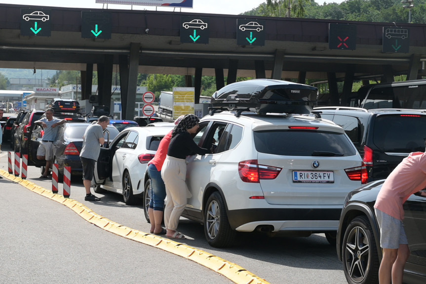 Slovenija na dva meseca suspenduje Šengen i postavlja granične kontrole s Hrvatskom!