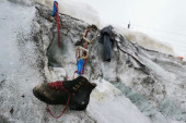 Iz snega izvirile čizme: Led na Alpima se otopio i otkrio telo planinara koji je nestao pre 40 godina
