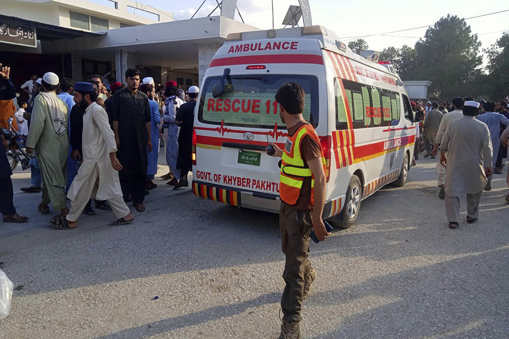Pakistan: Najmanje 40 osoba poginulo, 50 povređeno u eksploziji bombe na mitingu