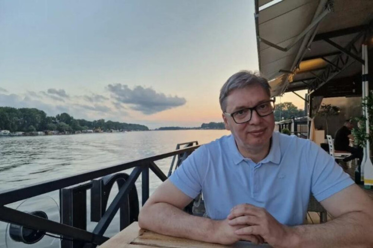 Predsednik Vučić objavio sliku sa reke: Meni je Sava najdraža, vratio sam se 30 godina unazad (FOTO)