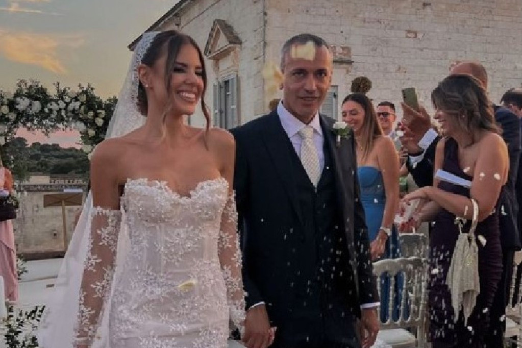 Lažirala svoju otmicu, a sad se srpska manekenka udala za bogataša: Venčanje u Italiji kao iz bajke, poznati pevač specijalan gost (FOTO)