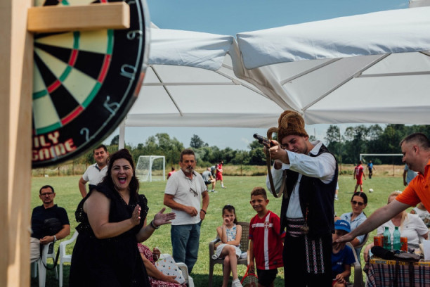U selu Popučke izabran novi srpski harambaša: Ovako se dokazao na megdanu! (FOTO)