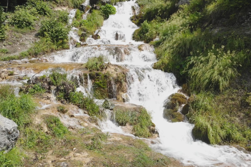 Kad dođete u ovaj deo Srbije kažu da ste "pred vratima raja": Sa planine Jadovnik se spuštaju magični vodopadi (FOTO)
