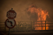 Situacija u Grčkoj i dalje dramatična: Na stotine vatrogasaca bori se sa požarima - naređene dodatne evakuacije!