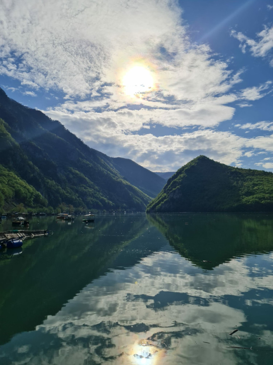 Iz jezera Perućac izvučeno preko 700 kilograma otpada! Biser zapadne Srbije ponovo u punom sjaju