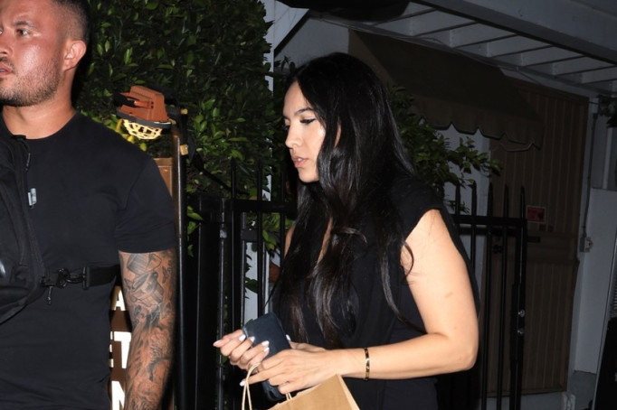 Al Paćino proslavio 30. rođendan svoje devojke: Duva svećice zajedno sa 54 godine mlađom Nur! (FOTO)