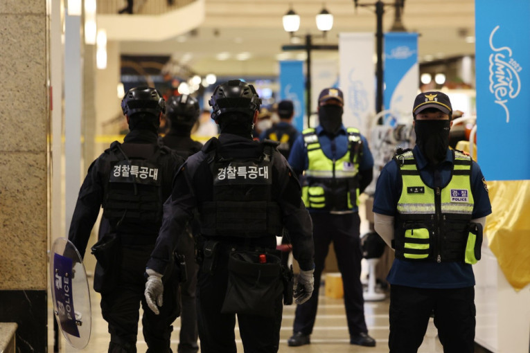 Napad u Južnoj Koreji: Pokosio ljude kolima, pa sa nožem ušao u tržni centar - povređeno 12 osoba (UZNEMIRUJUĆE)