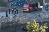 Detalji stravične nesreće u Nišu: Preminula žena koja je "puntom" sletela u Nišavu, telo izvučeno iz automobila  (VIDEO)