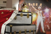 Spektakularna aukcija 30.000 ličnih predmeta Fredija Merkjurija: Klavir na kojem je nastala "Boemska rapsodija" na prodaju (FOTO)