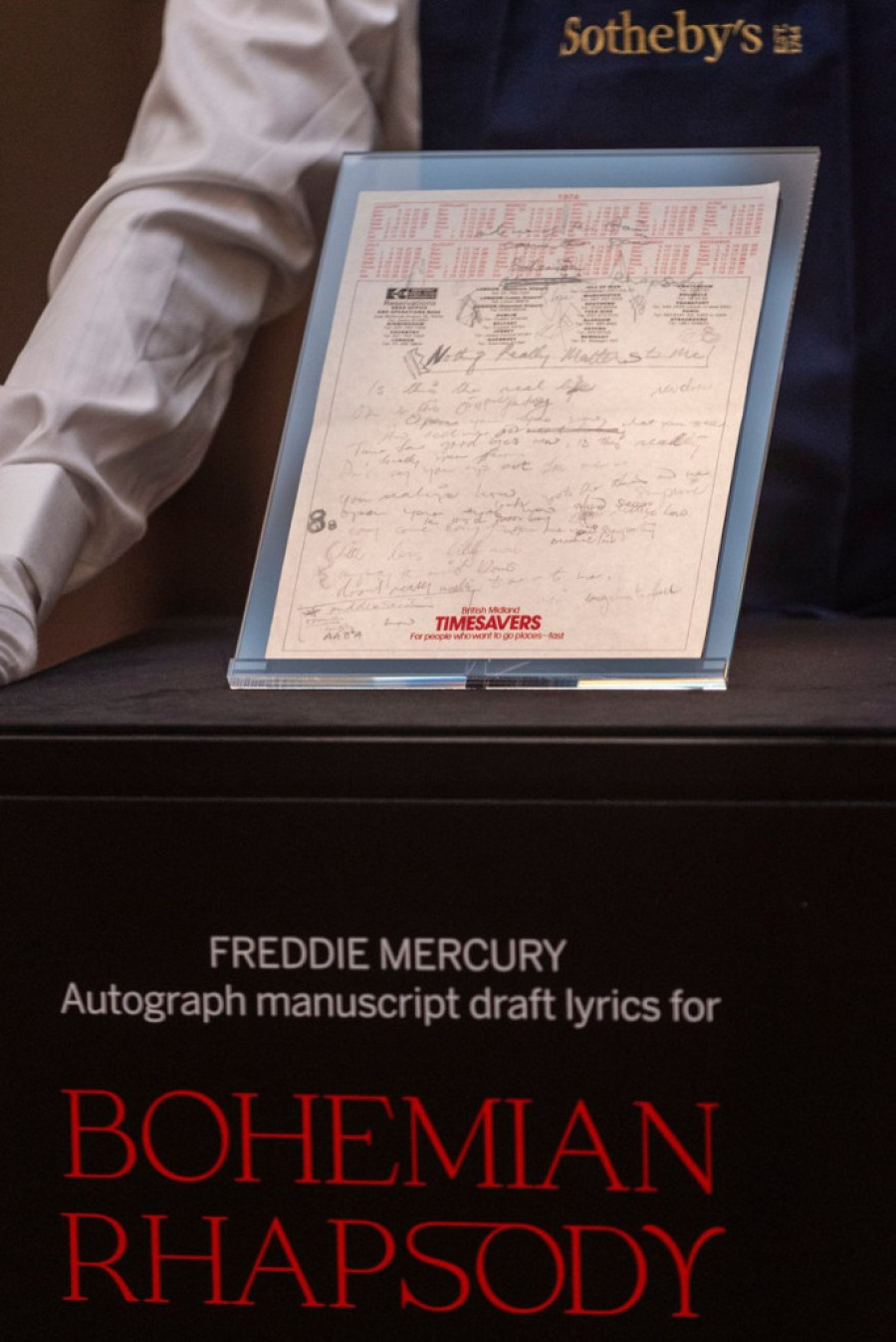 Bivša ljubavnica Fredija Merkjurija prodala njegove dragocenosti: Milionski iznosi na spektakularnoj aukciji (FOTO)