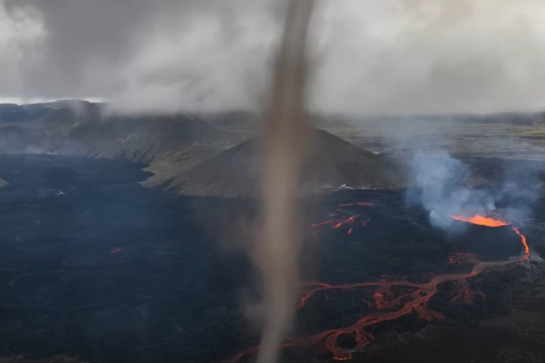 Iznad vulkana na Islandu se formirao tornado! Spektakularan prizor nad užarenom lavom (VIDEO)