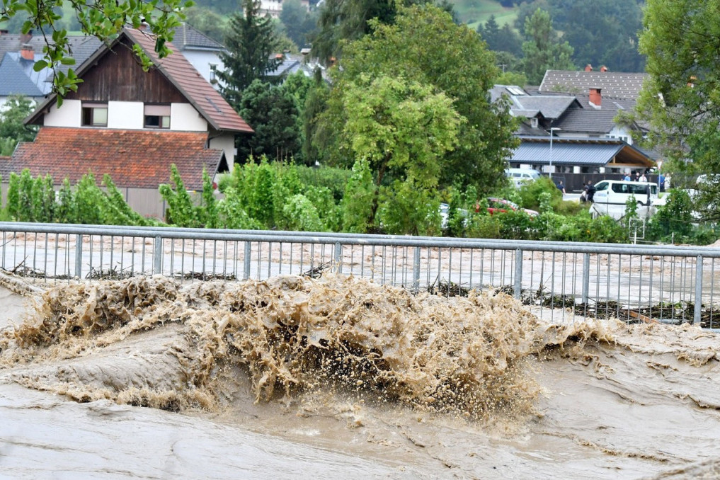Reke u Sloveniji polako se povlače, dok traje oporavak od poplava: Najveći rizik sada predstavljaju klizišta