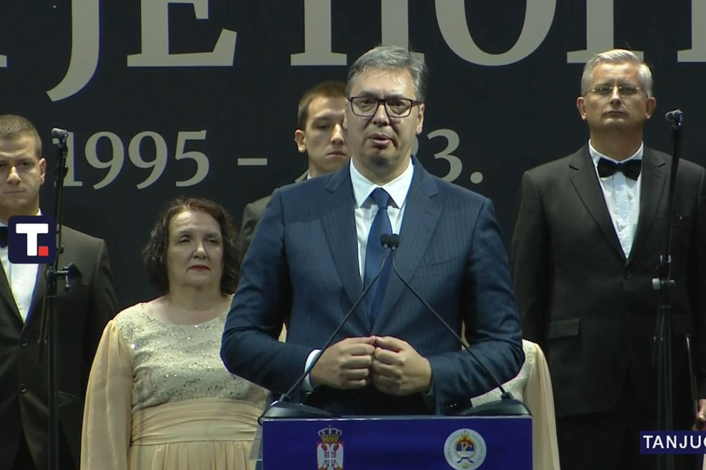 Vučić o potresnim detaljima sa Petrovačke ceste: "Postavili smo mali drveni krst, na mestu gde je baka Darinka izgubila svoju decu i unuke"