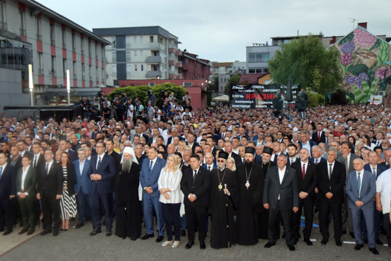 Vučić zagrmeo sa godišnjice obeležavanja "Oluje: "Kako je moguće da greškom gađate decu i starce? Greške nije bilo, hteli ste da ih ubijete!