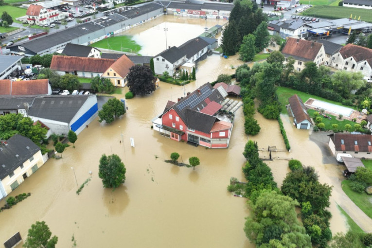 Poplave prave haos i u Austriji: Strahuje se od pucanja brane, hitne službe pohrlile u ugroženu oblast (VIDEO/FOTO)