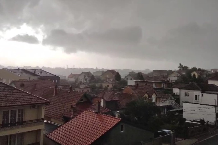 Olujno nevreme pogodilo Beograd: Totalni potop u prestonici, sastavilo se nebo sa zemljom - jak vetar nosi sve pred sobom (FOTO/VIDEO)