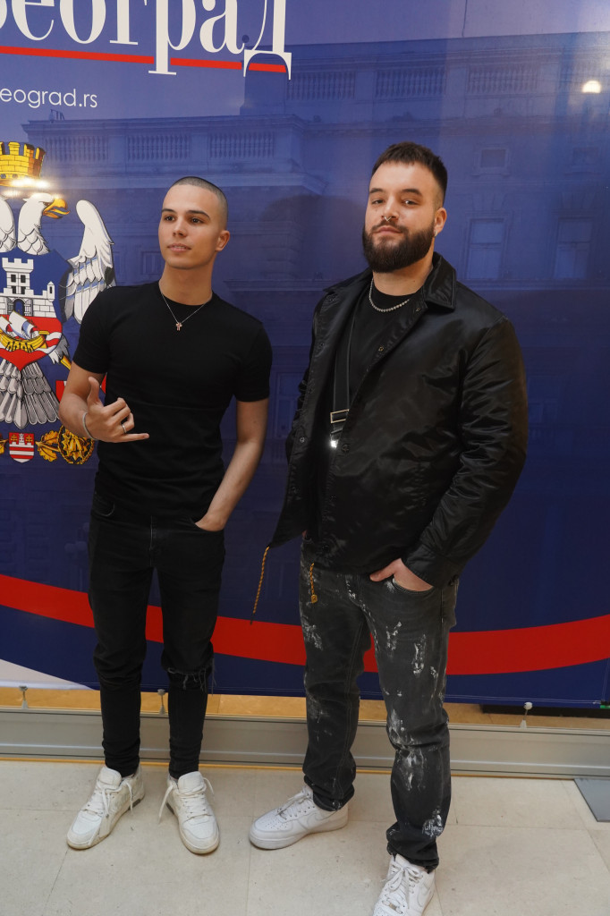 Vojaž i Nući šokirali fanove! Obrisali sve sa društvenih mreža, ljudi u panici: Ko im je ovo uradio?