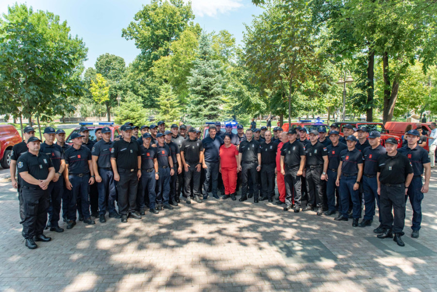 Gašić dočekao srpske vatrogasce iz Grčke: Cela Srbija je ponosna na hrabrost, humanost i solidarnost naših ljudi (FOTO)