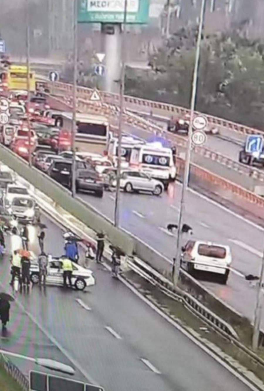 Debakl opozicije! Dvadesetak opozicionara blokira auto-put i maltretira građane (FOTO/VIDEO)