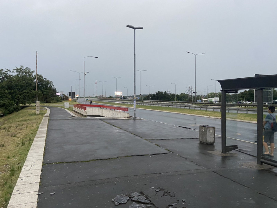 Debakl opozicije! Dvadesetak opozicionara blokira auto-put i maltretira građane (FOTO/VIDEO)