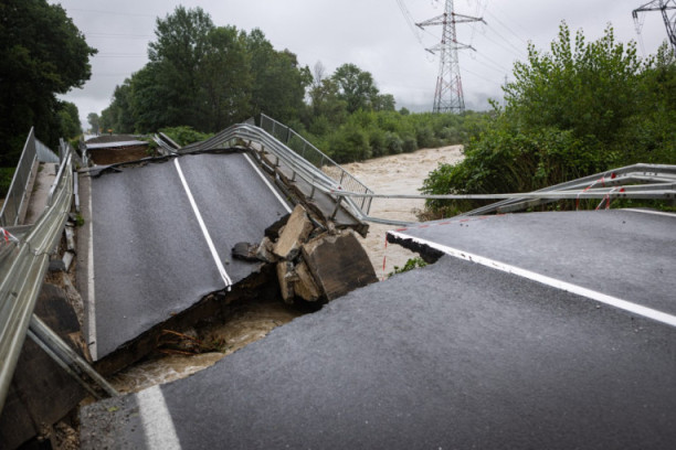 "Nasip je pukao i ljudi su rizikovali svoje živote": Od sledeće nedelje sanacija štete nakon nevremena na reci Muri u Sloveniji