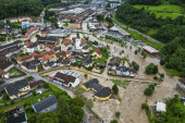Fotografije koje svedoče o razmerama posledica nevremena u Sloveniji: Poplavljena sela, srušen most (FOTO)