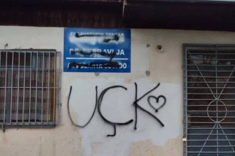 Nove pretnje Srbima na KiM: Grafiti mržnje ispisani na ambulanti u selu Suvi Do