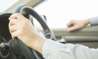Volan vam podrhtava tokom vožnje? Ovaj problem može da preraste u skup kvar
