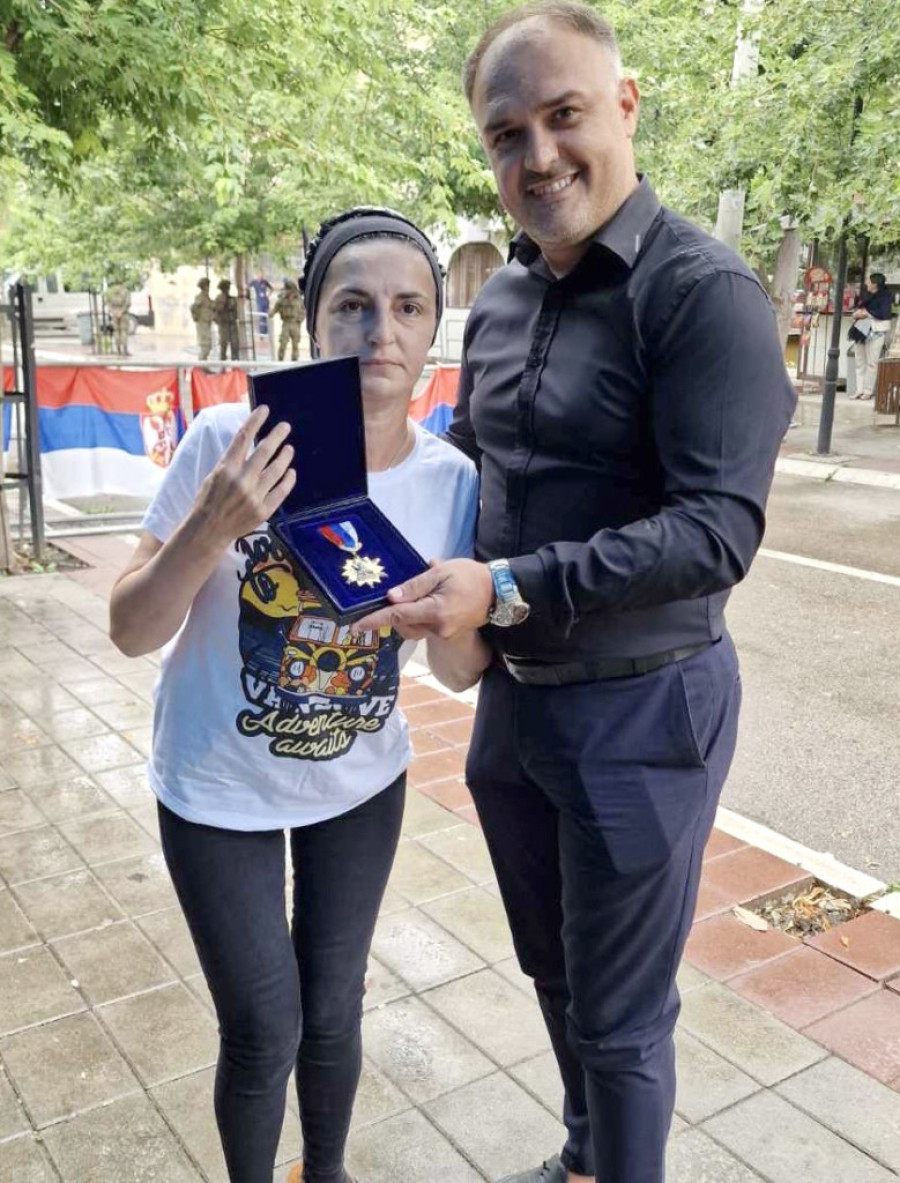 Predstavnici Fondacije “Dajana Paunović” i zvanično dodelili Orden Svete majke Anastasije Ljiljani Aksentijević iz Zvečana