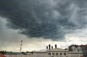 Superćelijske oluje, obilne padavine i poplave! Jako nevreme stiže u Srbiju, hladni front će pogoditi 3 oblasti