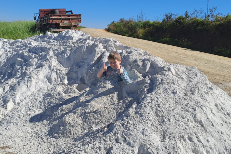 Dečak skočio u gomilu krečnjaka da se igra, a onda je preminuo posle nekoliko minuta