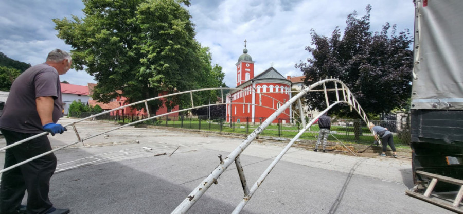 Skoro svi kapaciteti već su popunjeni i traži se krevet više: Ovo su cene smeštaja za predstojeći Sabor trubača u Guči (FOTO)