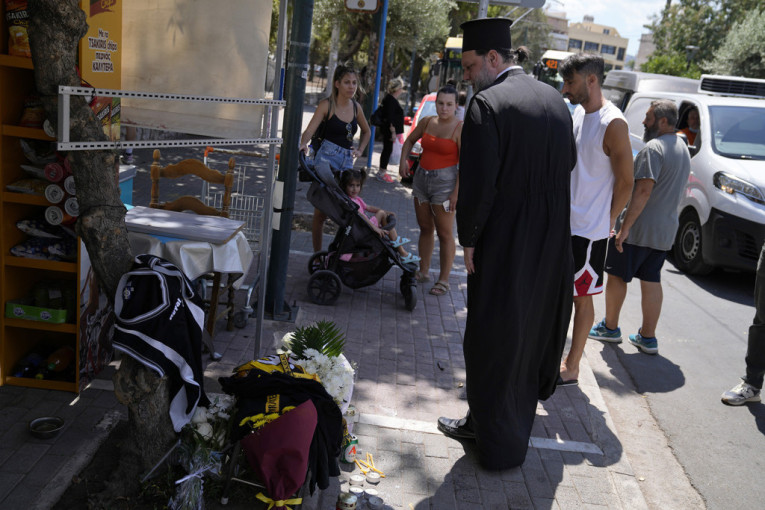 Grčka oplakuje ubijenog navijača, svedoci ogorčeni! Hrvati, njih 200-300, tukli i palili sve pred sobom