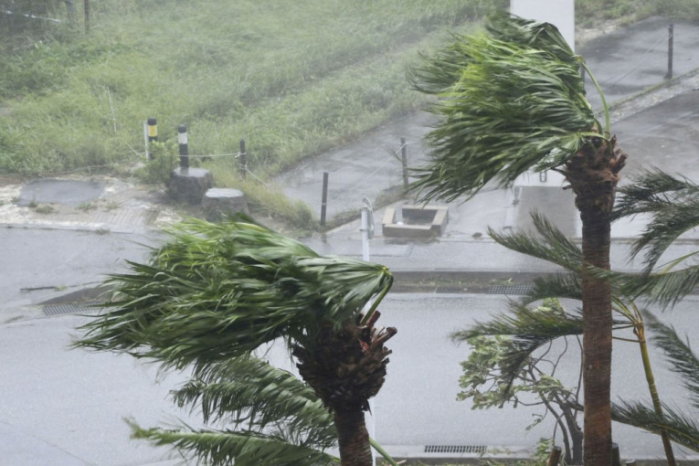 Tajfun napravio haos na Tajvanu! Na hiljde ljudi evakuisano, 40 povređeno, vetar nosio sve pred sobom (VIDEO)