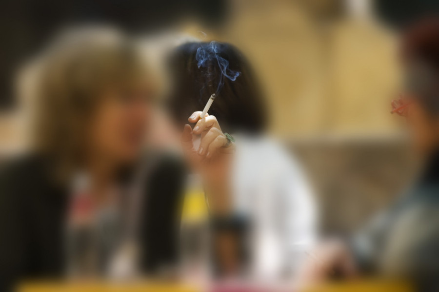 Sve smo bliže zabrani pušenja u kafanama: Ministarka najavila kad će biti donet zakon, ugostitelji očekuju prazne lokale