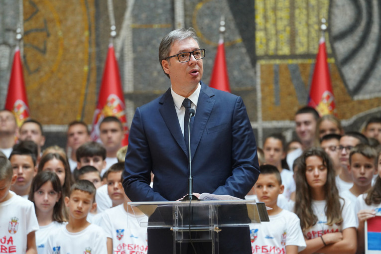 Vučić čestitao Mikecu: Srbija je ponosna na vaš veliki uspeh!