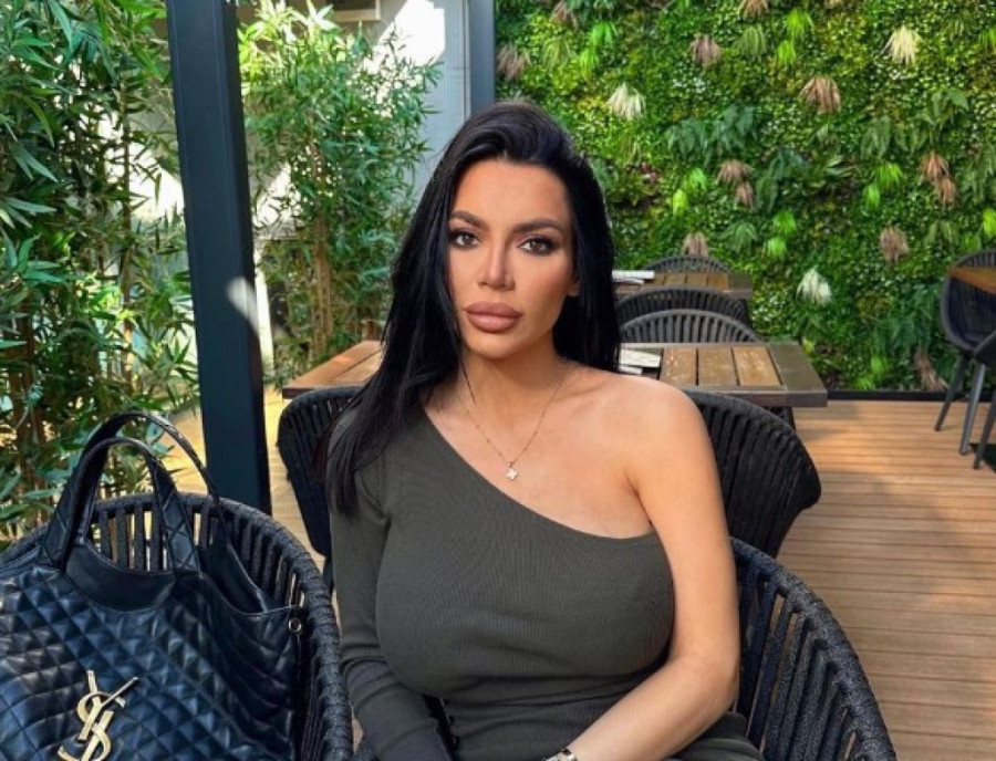 Voditeljku u 33. godini kupa majka u kadi! Objavila video i počela da se pravda: "Veliko dete traži da bude beba!"