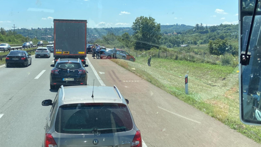 Sudar na autoputu Beograd - Niš! Kilometarska kolona kod Malog Požarevca!