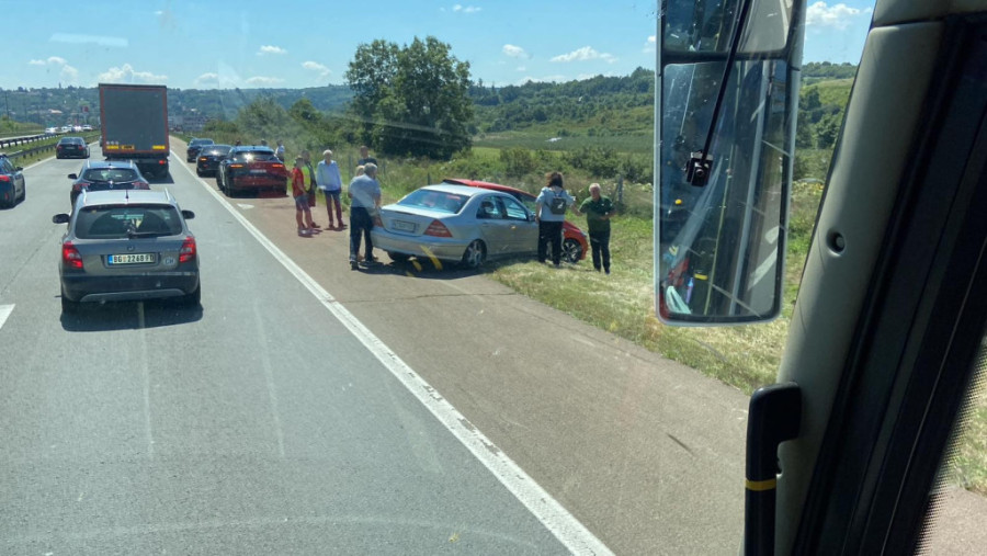 Sudar na autoputu Beograd - Niš! Kilometarska kolona kod Malog Požarevca!