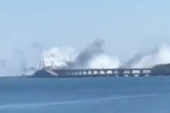 Ponovo napadnut Krimski most! Gust dim se širi iznad njega, odjeknule eksplozije i pucnji! (VIDEO)